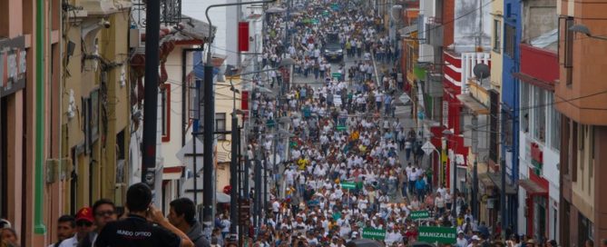 Multitudinaria manifestación en Manizales